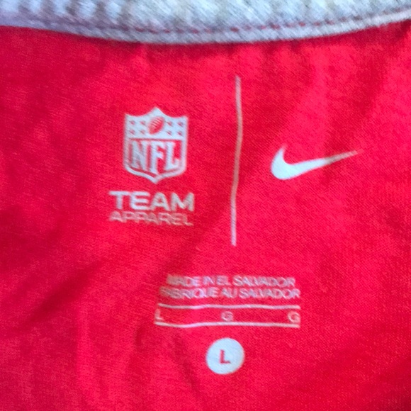 Like New Women’s Med/ Lrg Kc Chiefs T - Shirt ❤️🏈 - Picture 3 of 5